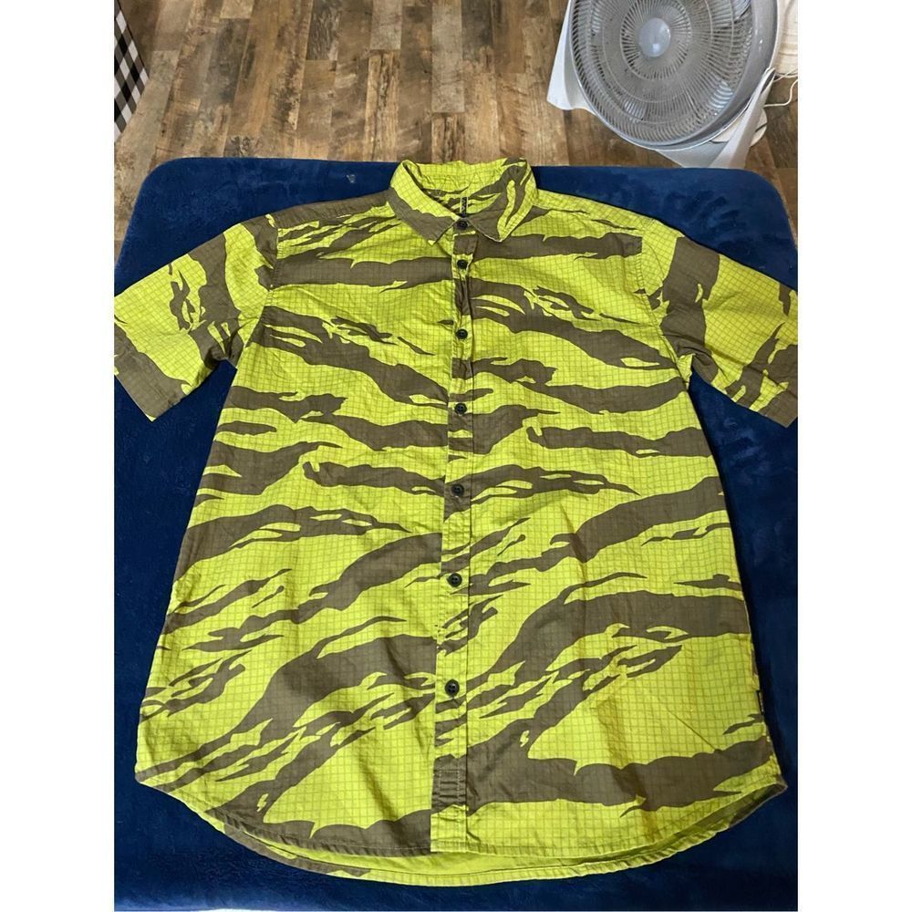 Burton Short Sleeve Button down Shirt